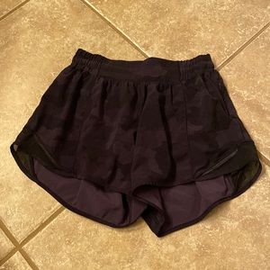 LULULEMON BLACK CAMO SIZE 2 INCH 4 SHORTS!!